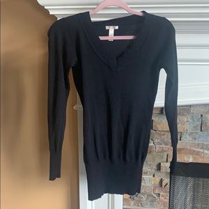 Small long sleeve black b-neck thin sweater